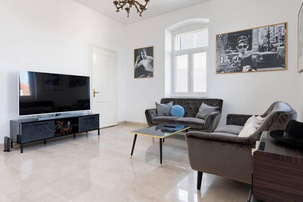 Apartmán 4-bedroom 1 Min From Bacvice *