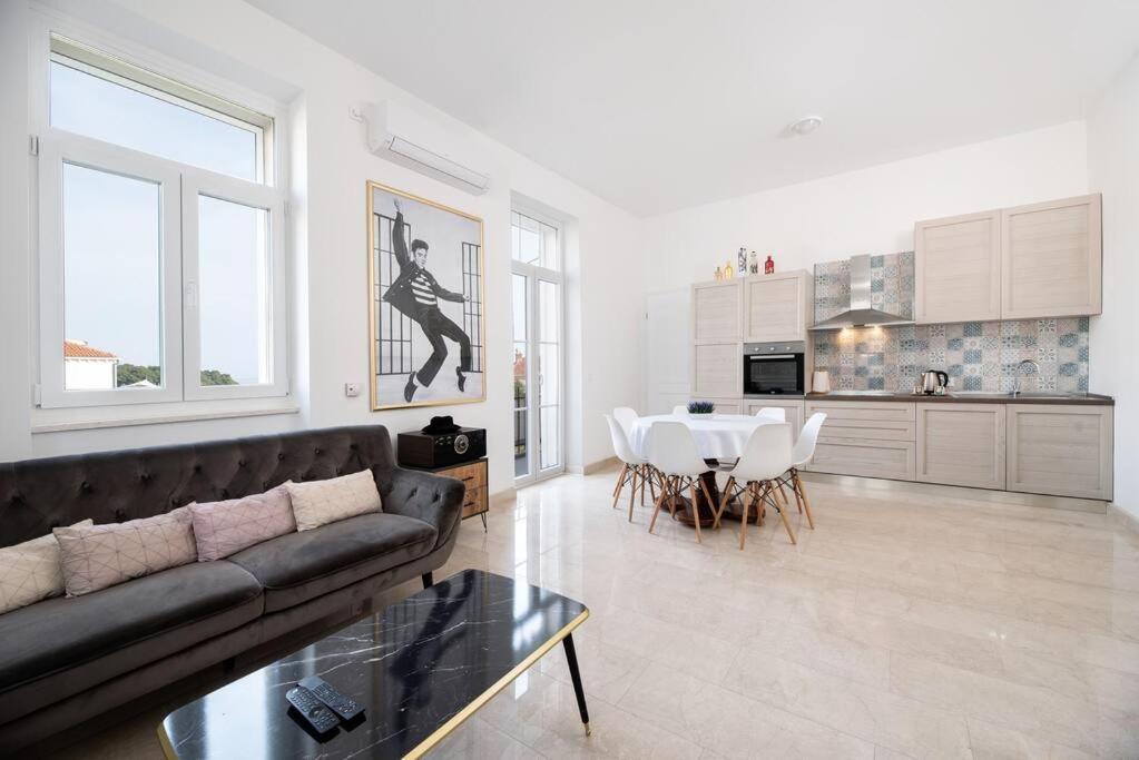 Apartmán 4-bedroom 1 Min From Bacvice Split